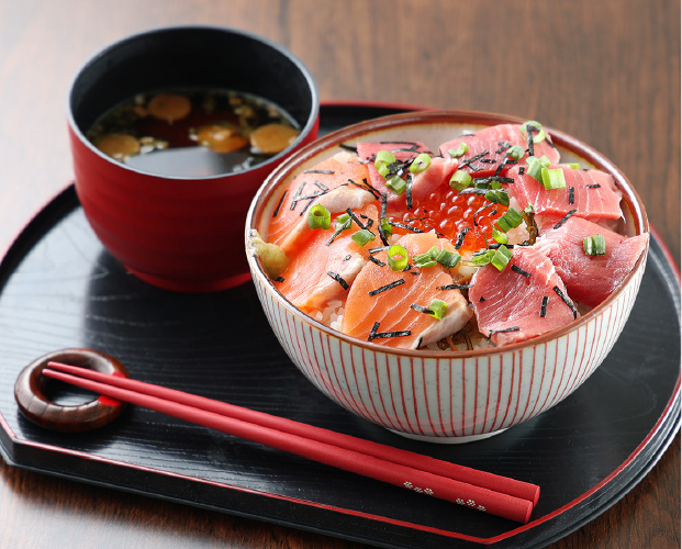 三色海鮮丼の具
