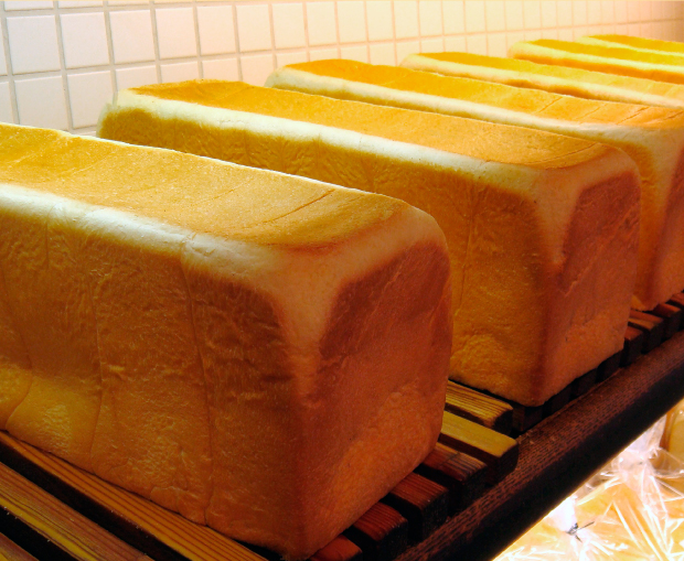 函館ラスクの材料となる食パン