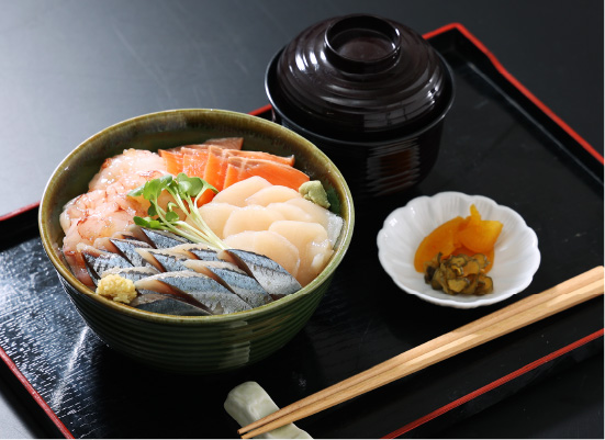 根室のさんま入り4種の海鮮丼の具