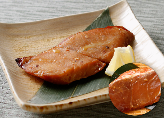旨味が濃く脂の乗った紅鮭、目抜を道産素材の味噌や麹で味付けた、絶品の切り身