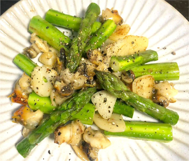 グリーンアスパラとつぶのガーリック炒め