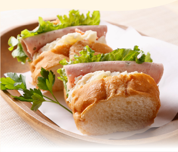サラダにサンドイッチにおつまみに、便利でおいしいウインナーソーセージとハム、ベーコン、パストラミのセット