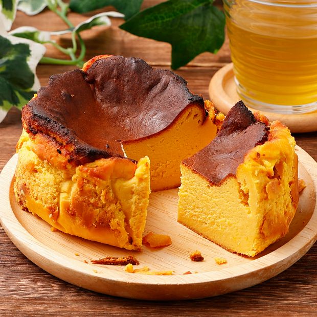 美味しそうなかぼちゃ味のバスクチーズケーキ
