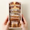 一つずつラッピングして綺麗に箱詰めされた焼菓子セット