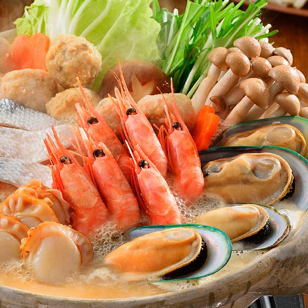 盛りだくさんの海鮮と野菜が美味しそうな石狩鍋のアップ