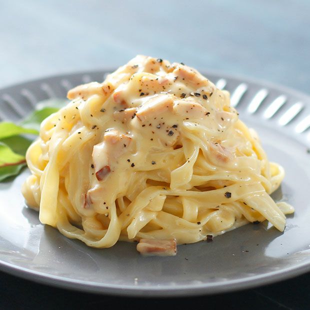 美味しそうな太麺パスタ