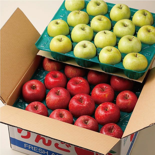 綺麗に箱詰めされたサンふじりんごと王林10kg